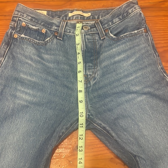 Levi’s wedgie straight. High waisted straight leg. Cropped. Like new condition. - Picture 4 of 8
